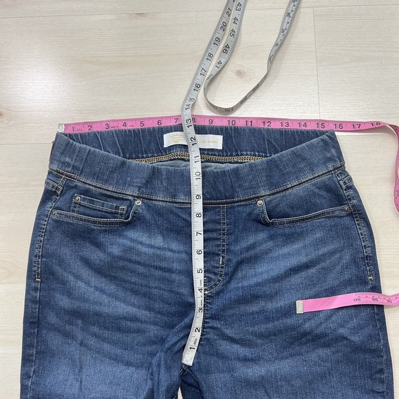 Levis Signature Jeans Womens Size 14 Blue Skinny Pull On Shaping Mid Rise - Picture 4 of 11